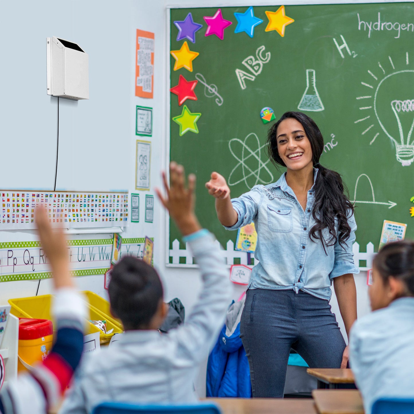 750+ Wall Mount mountable air purifier in a classroom